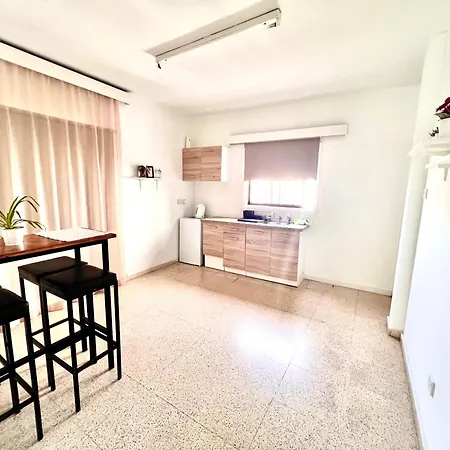 Apt On The Street Of Bars&nightclubs In 11 * Ayia Napa