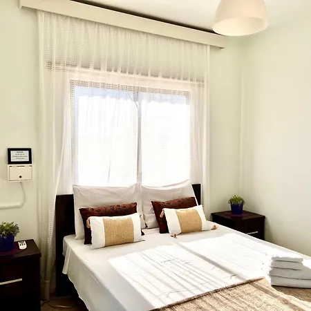 Apt On The Street Of Bars&nightclubs In 11 Appartamento Ayia Napa