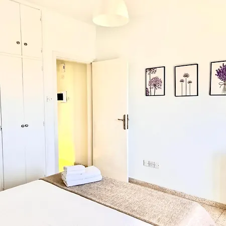Apt On The Street Of Bars&nightclubs In 11 Appartamento Ayia Napa
