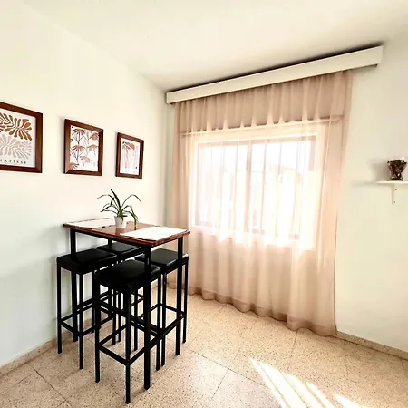 Apt On The Street Of Bars&nightclubs In 11 Appartamento *