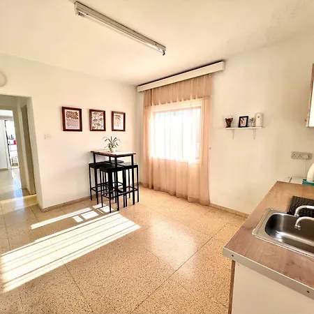 Appartamento Apt On The Street Of Bars&nightclubs In 11 *