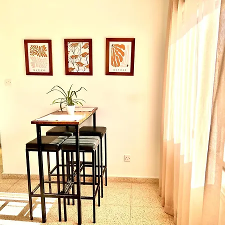 Apt On The Street Of Bars&nightclubs In 11 Appartamento *